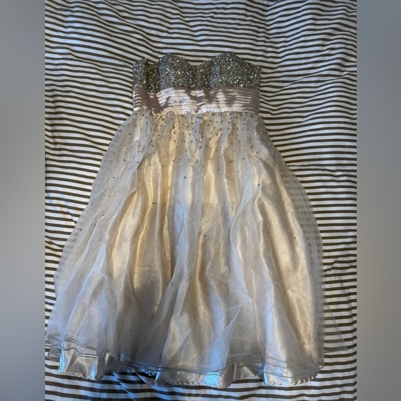 Dress - Picture 1 of 4